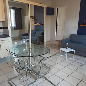 https://charmant-2-pieces-a-deux-pas-du-centre.fr-provencehotel.com